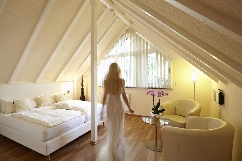Hotel Bonjour Бад Зоден ам Таунус Екстериор снимка