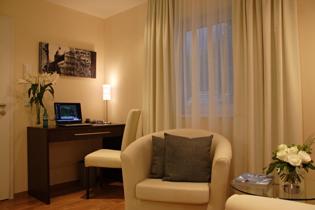 Hotel Bonjour Бад Зоден ам Таунус Екстериор снимка